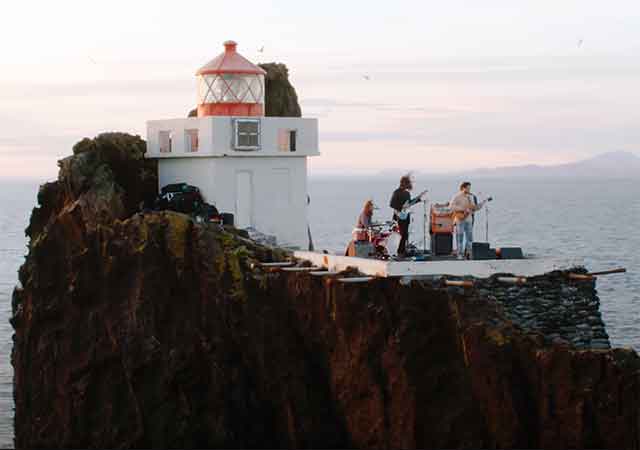 Break My Baby - Live Performance am Fagradalsfjall auf youtube ansehen