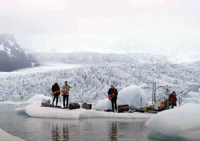 Save Yourself - Live Performance in Fjalls&aacute;rl&oacute;n auf youtube ansehen