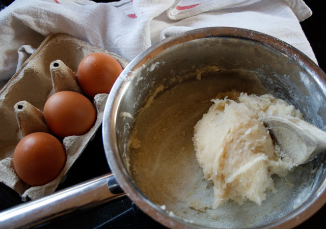 Der Brandteig nach dem Abbrennen