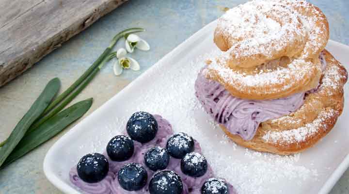 Bolla Windebutel mit einer fruchtigen Füllung für den Bolludagur (Rosenmontag).