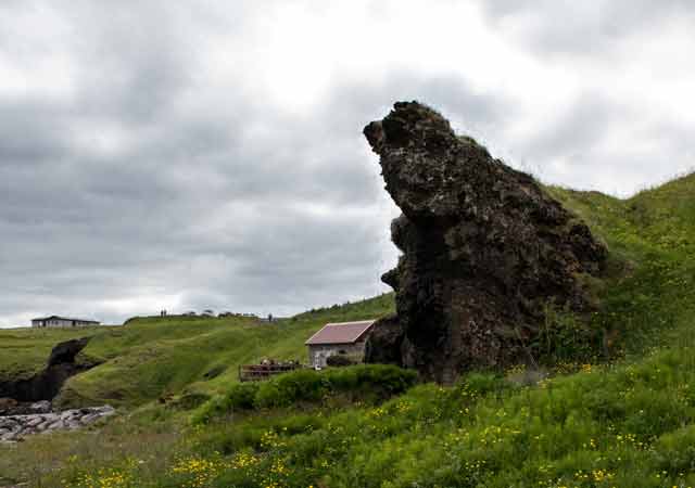Versteckt liegt das Café an der Küste