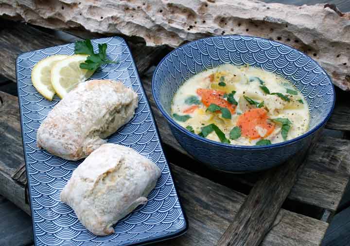 Der leckere Fischeintopf mit viel Gem&uuml;se und frischen Br&ouml;tchen schmeckt einfach nach 'Meer'