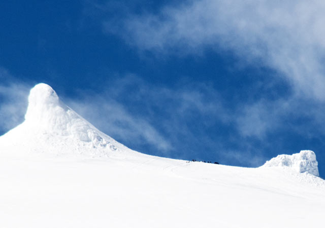 Wenn man genau hinsieht kann man die Teilnehmer der Pistenraupen-Tour erkennen