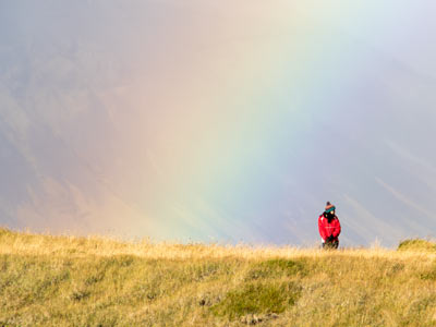 Regenbogen an der Küste von Arnarstapi