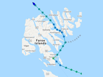 Auf dem Weg nach Island fährt die Norröna einmal quer durch die Färöer Inseln