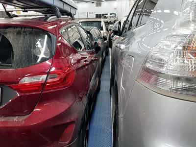 Hauptsaison: Nach links sind nur ein wenige Zentimeter Platz