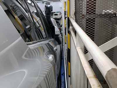 Hauptsaison: Auch rechts gibt es keine Chance die Tür zu öffnen