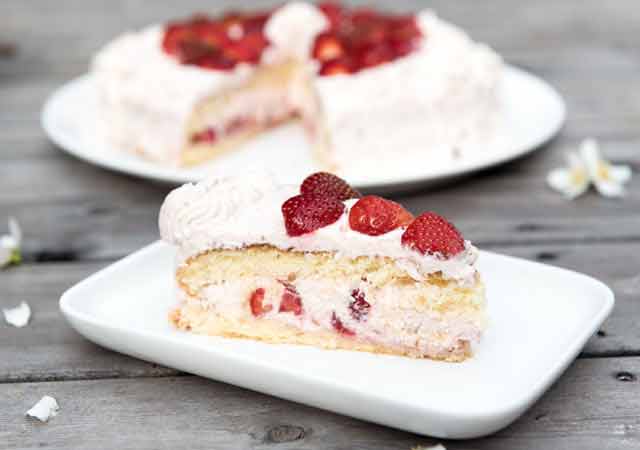 10. Juni | 2020 - Rezept Skyr-Erdbeer-Biskuit-Torte