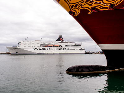 Sie ist da! Die F&auml;hre nach Island im Hafen von Hirtshals