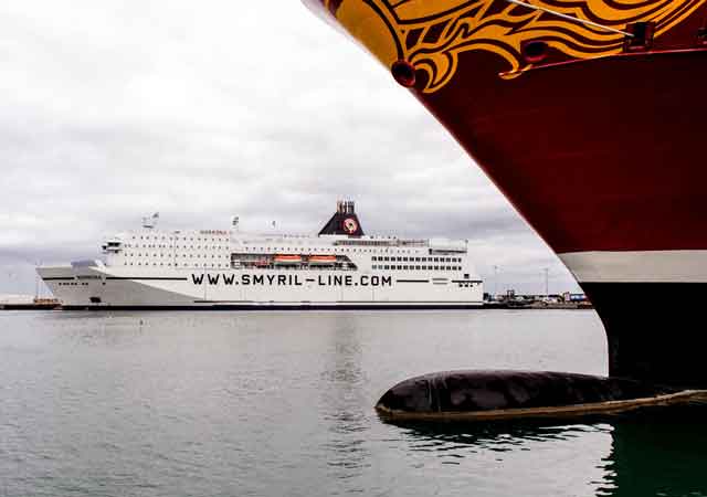 Island - Mit dem Auto auf der Fähre nach Island