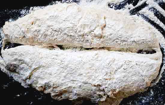 Zwei Baguette Rohlingen