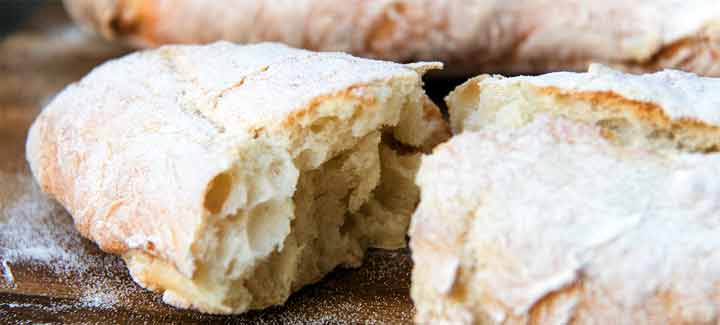 Knuspriges Baguette frisch aus dem Ofen | Rezept