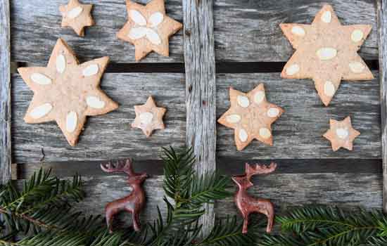 Weihnachtsmotiv mit Gew&uuml;rzkeksen