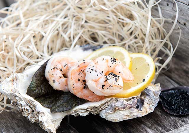 Riesengarnelen auf Salbei mit isl&auml;ndischem Lavasalz  | Rezept