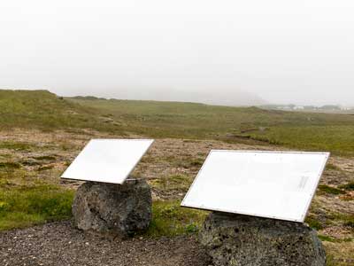 Die Hinweisschilder entsprechen 1:1 der Landschaft