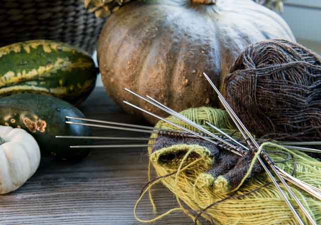 Mini-Lopapeysa: K&ouml;rper und &Auml;rmel getrennt rund stricken