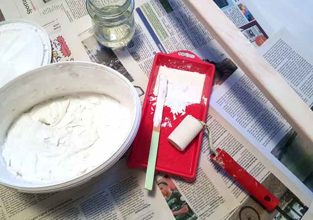 Island Adventskalender: Den Holzrahmen und die R&uuml;ckwand streichen