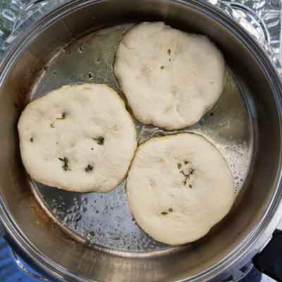 Mit aausreichend Oliven&ouml;l knusprig backen.