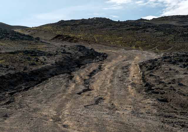 Auf der F570 - Die Furchen schauen auf den Fotos irgendwie nie so schlimm aus, wie sie sind