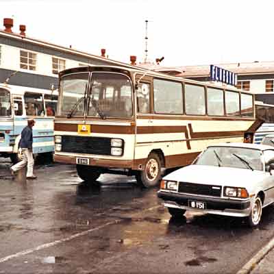 Keflavík. Flughafenbus am internationalen Flughafen