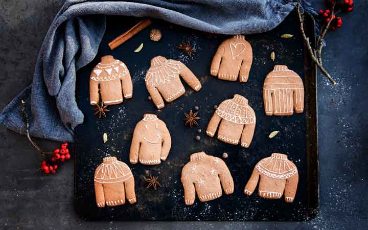 Ein isländischer Lopapeysa als knusprig, würziger Weihnachtskeks mit Ingwer, Kardamom,  Muskat und Zimt zum Verschenken oder einfach selbst genießen.