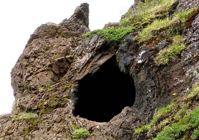Gluggahellir - die Fensterhöhle