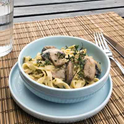 Nudeln mit Sahnepilzsauce