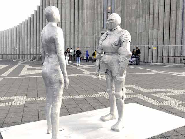 Auf dem Vorplatz ist immer etwas los