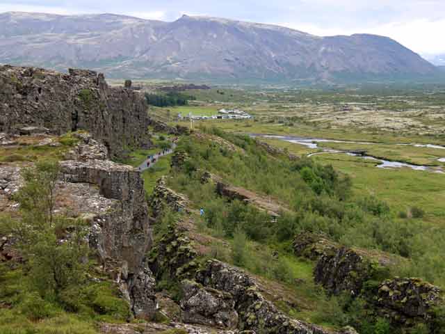 Almannagjá. Spazieren zwischen den Kontinenten. 