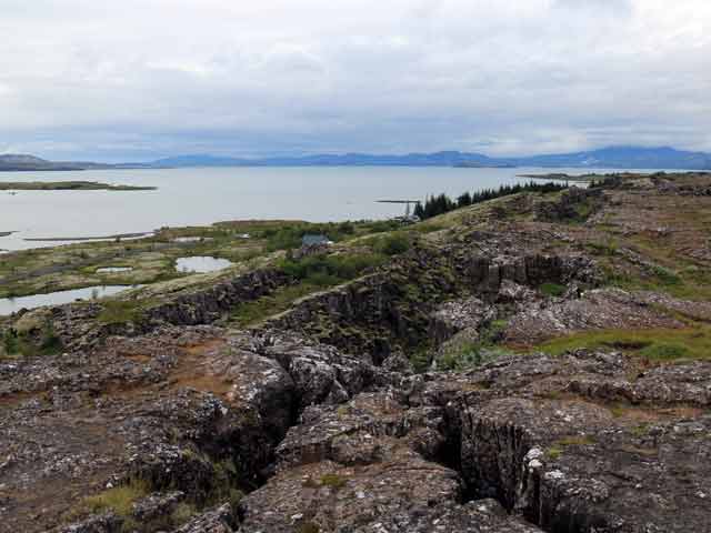  Hakið Aussichtspunkt über den Thingvallavatn, den größten natürlichen See Islands