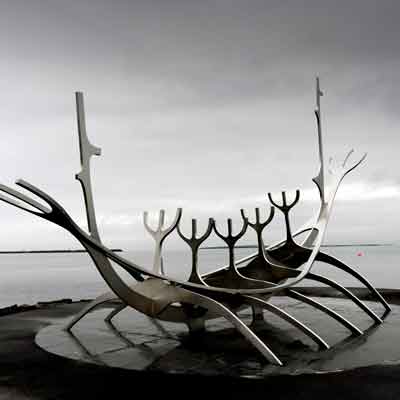 Reykjav&iacute;k: S&oacute;lfar Sonnenschiff